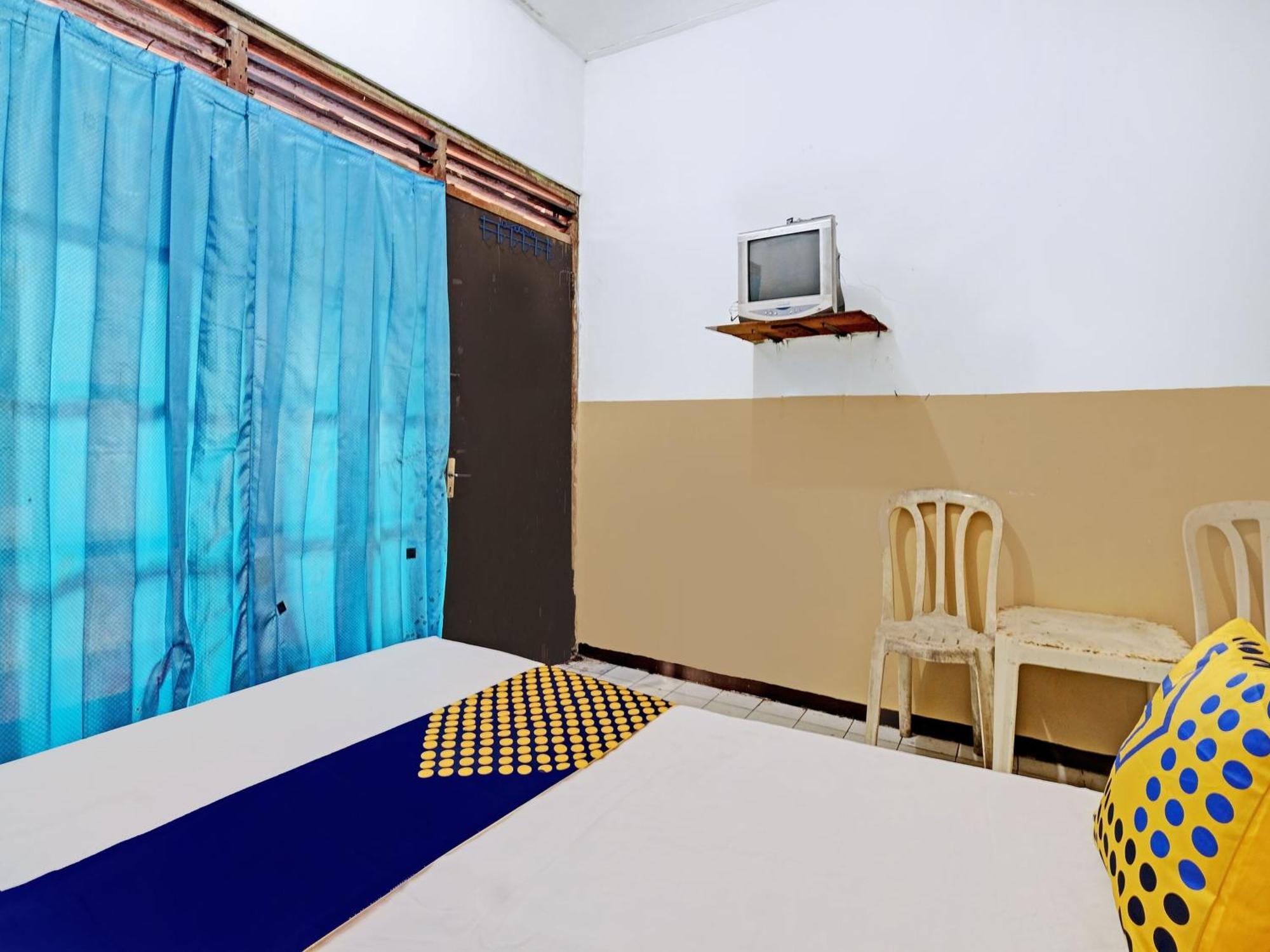 Spot On 92983 Hotel Ayu Semarang Exterior photo